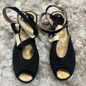 Elegant Black and Cream Women's Sandals